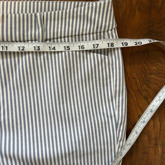 Old Navy Pin Striped Women's Capri Pants Size 14 Cotton Blend Fall - Picture 7 of 9